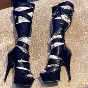 Pleaser size 6 black patent leather tall boots